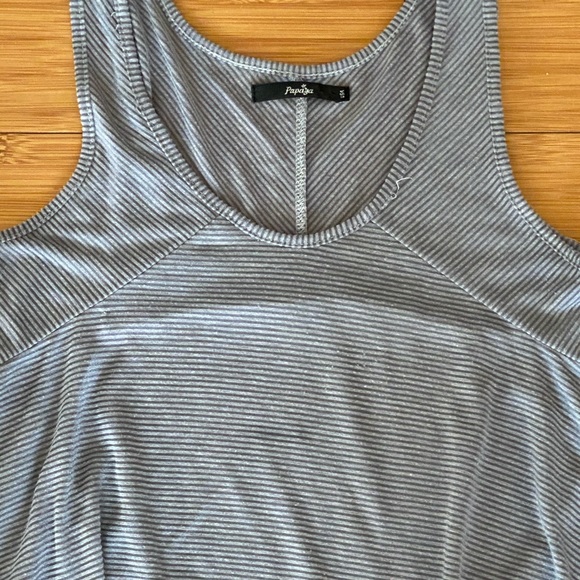 Sleeveless gray top - Picture 5 of 5